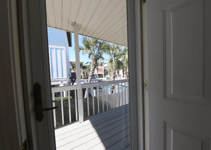 Apartment 2 Bedroom Pet Friendly Duplex Steps From - Free Daily Activities!