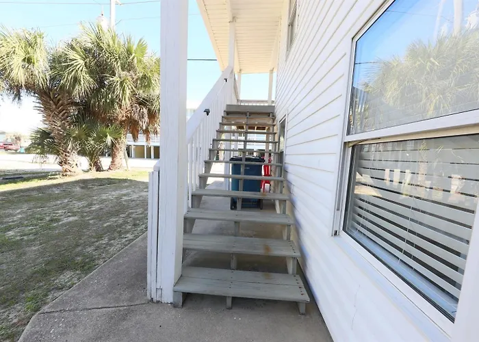 2 Bedroom Pet Friendly Duplex Steps From - Free Daily Activities! Apartment